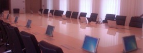 Une salle de conseil équipée par EAVS