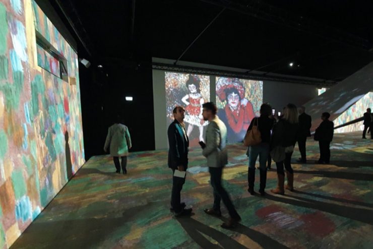 L'installation du mois : l'univers Picasso à la Sucrière de Lyon animé par des vidéoprojecteurs Christie
