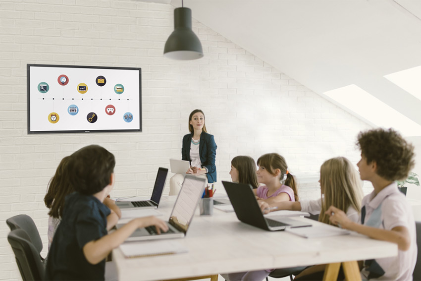 Philips T-Line : trois écrans tactiles collaboratifs taillés pour le monde de l'éducation
