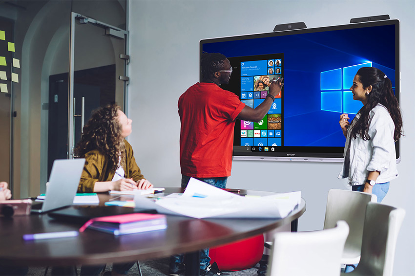 Windows Collaborative Display : l'écran tactile multi-utilisateurs pour salles de réunion selon Sharp