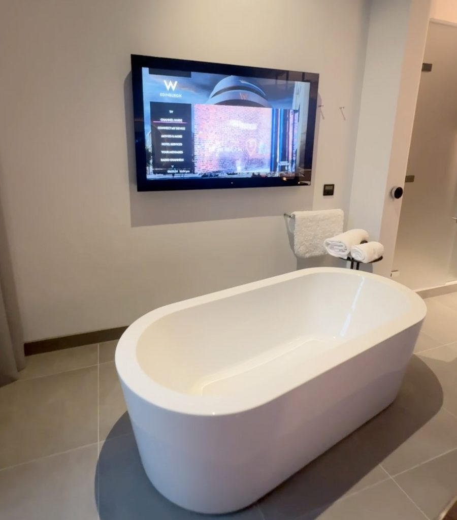 plus beaux exemples d’intégration téléviseurs Aquavision miroir waterproof